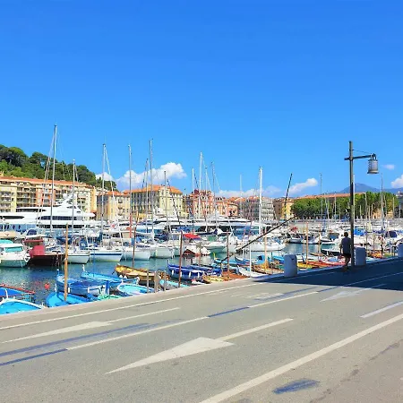 Le 43 Port Apartment *